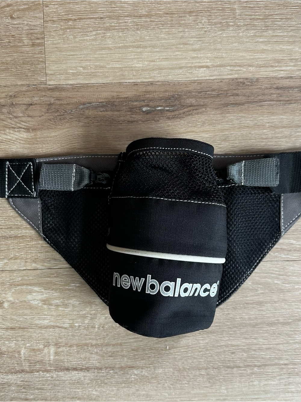 New Balance Running Belt Water Bottle Holder - NWOT - Adjustable Belt, 2 pockets